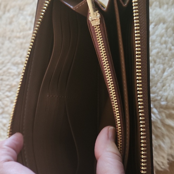 NWOT Coach Signature Wildflower Long Zippered Wallet/Wristlet 🤎🩷🌸🎁 - Picture 10 of 16